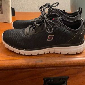 Men’s size 8 Skechers tennis shoes